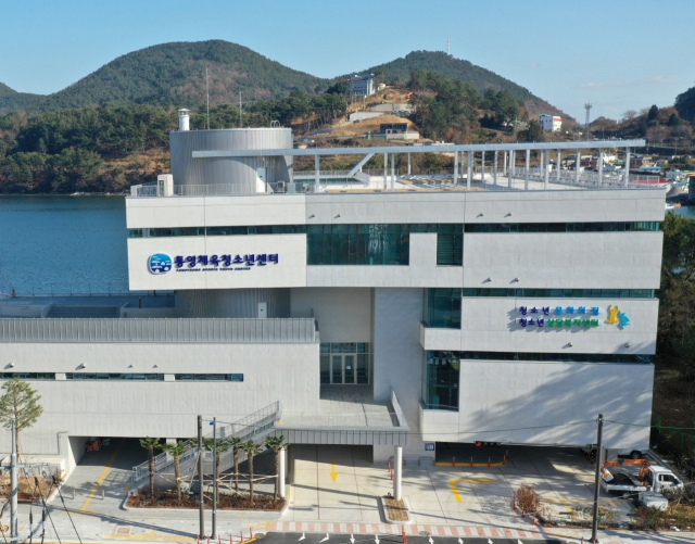 2025년 새해 첫날 발생한 화재로 운영이 중단된 경남 통영체육청소년센터가 내년 2분기 이후에나 재개장이 가능할 전망이다. 통영시 제공