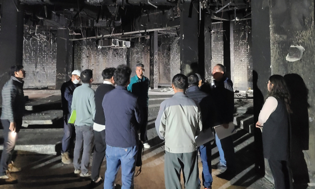 2025년 새해 첫날 발생한 화재로 운영이 중단된 경남 통영체육청소년센터가 내년 2분기 이후에나 재개장이 가능할 전망이다. 통영시 제공