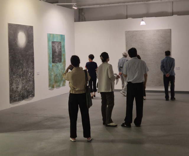 참여 예술인 작품 활동 사진 중 감민경 작가 전시 모습. 부산문화재단 제공