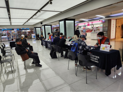 건강관리협회 부산동부(동래), 광복지하도상가 광복몰 건강캠페인 실시