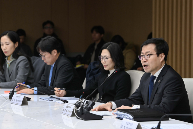 여한구(오른쪽) 산업통상부 통상교섭본부장이 17일 오전 서울 중구 대한상공회의소에서 제51차 통상추진위원회를 주재하고 있다. 산업부 제공