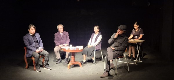 부산소설가협회가 11월에 주최한 ‘제11회 밀다원시대 문학제’에서 공연한 문인극 모습. 부산소설가협회 제공