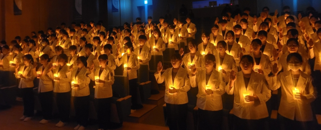 거제대학교 간호학과 나이팅게일 선서식. 부산일보DB