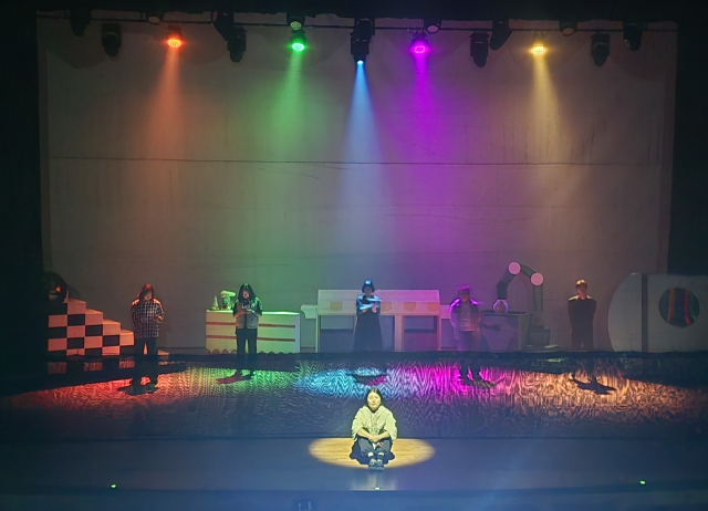 지난 14일 비공개로 진행된 극단 오오씨어터의 '세 번째 일등' 쇼케이스 모습. 부산문화재단 제공