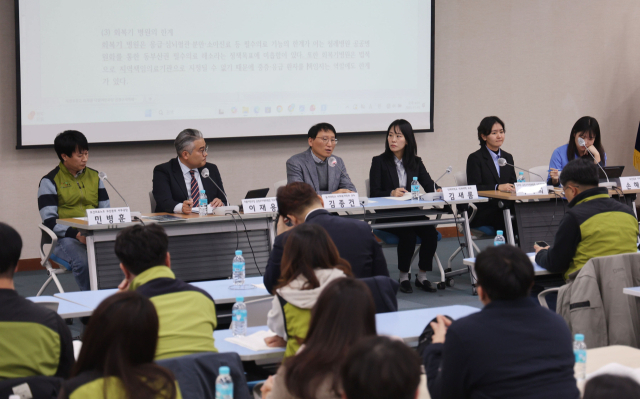 ‘시민사회가 제안하는 침례병원 공공화 모델 토론회’가 부산공공의료정상화노동시민사회대책위 주최로 19일 오후 부산시의회 대회의실에서 열렸다. 이재찬 기자 chan@