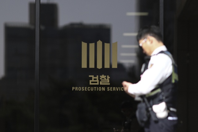 법무부가 대장동 항소 포기 사태 이후 19일 검사장급 인사를 단행했지만 검찰 내부에선 다시 반발이 거세지는 형국이다. 지난 9일 서울 서초구 서울중앙지검의 모습. 연합뉴스