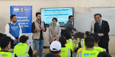 19일(현지시간) 이라크 니나와주 모술시에 위치한 니나와 농업 전문 고등학교에서 개최한 ‘니나와주 취약계층 청년 취업역량 강화사업’ 완료식에서 유네스코(UNESCO) 서미경 담당관이 사업 성과를 발표하고 있다.