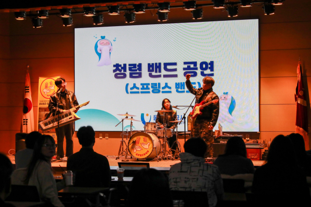 울산항만공사(UPA, 사장 변재영)는 울산항에 청렴문화 정착을 위해 울산항 클린벨트 소속 기관 및 업단체를 대상으로 ‘청렴문화 아카데미’를 개최했다고 20일 밝혔다. UPA 제공