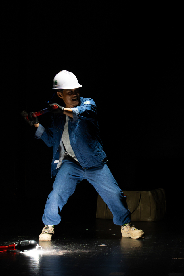 연극 ‘오함마백씨행장 완판본’ 공연 장면. 부산문화회관 제공