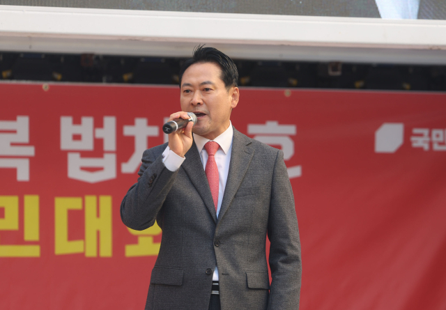 국민의힘 장동혁 대표가 22일 부산 중구 광복로에서 열린 '민생회복 법치수호 국민대회'에서 발언하고 있다. 이재찬 기자 chan@