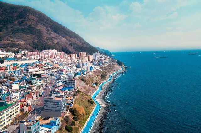 부산 영도구 흰여울문화마을 전경. 부산일보DB