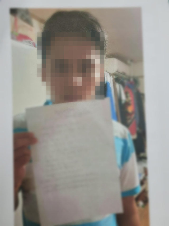 A씨 일당으로부터 불법 대출 피해를 받은 외국인 근로자. 부산경찰청 제공