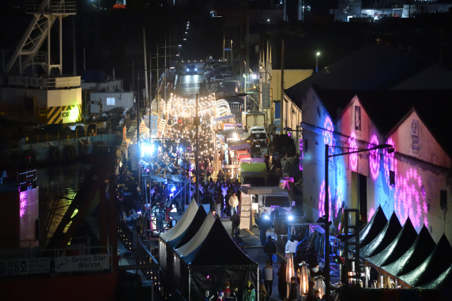22~23일 부산 영도구 봉래동 봉래나루로 일대에서 열린 지역 문화 축제 ‘2025 영블루페스타’에 약 4000명이 방문했다. 영도구청 제공