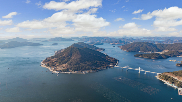2025년 지역 공동체 활성화에 기여한 ‘어(漁)울림마을’ 부문 대상을 수상한 경남 거제시 산달도 마을 전경. 어촌어항공단 제공