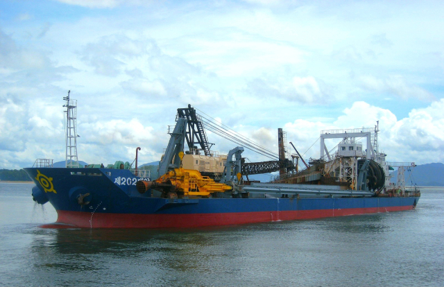 모래채취운반선인 (주)한라해운 소속 ‘202대양호’. 한국해운조합 제공