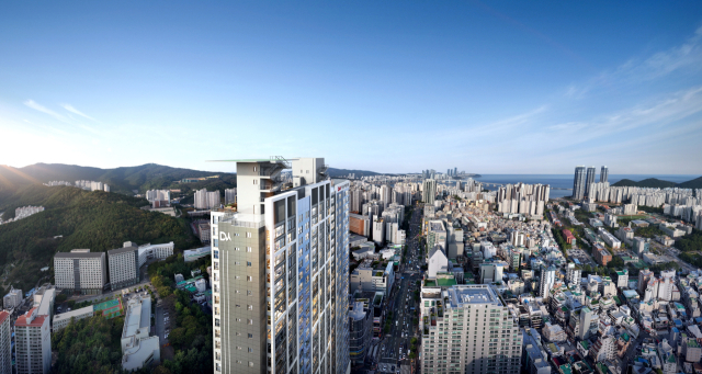 창립 50주년을 맞은 동원개발이 부산 사상구 일원에 지하 5층~지상 25층, 10개 동, 총 852세대 규모의 ‘더파크 비스타동원’(위)을 공급한다. 다음 달 분양하는 부산 남구 ‘경성대부경대역 비스타동원 더프리미엄’의 전망 조감도. 동원개발 제공
