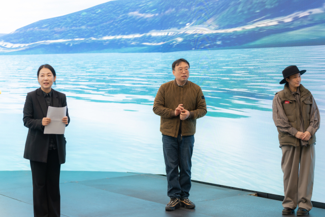 왼쪽부터 손몽주 작가, 이동재 작가, 김문정 작가. 손창안 작가 제공