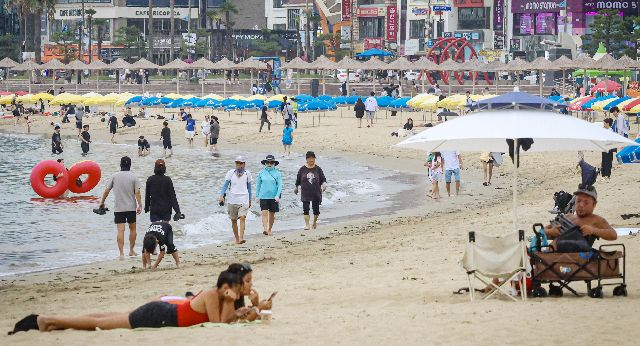 야놀자리서치가 발표한 ‘한국 관광지 500’에서 1위를 차지한 부산 광안리해수욕장. 부산일보DB