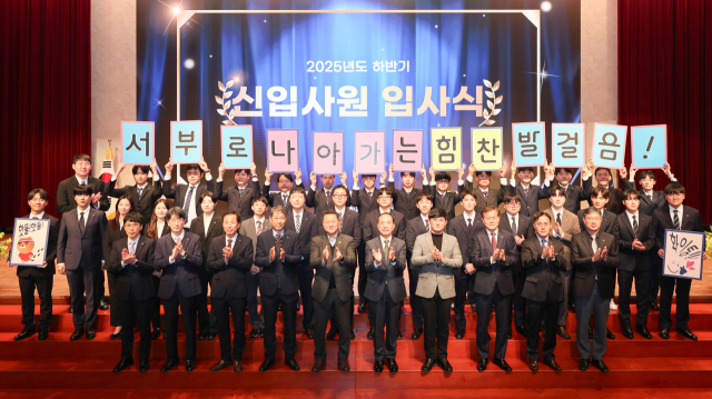 한국서부발전은 지난 27일 충남 태안 본사에서 하반기 4직급 신입사원 입사식을 개최했다. 서부발전 제공