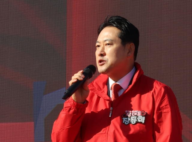 국민의힘 장동혁 대표가 29일 오전 경남 김해 진영운동장에서 열린 '국민의힘 경남도당 당원단합 한마음체육대회'에서 축사를 하고 있다. 연합뉴스