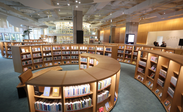 부산 동구 협성마리나G7 1층 북두칠성 도서관. 이재찬 기자 chan@