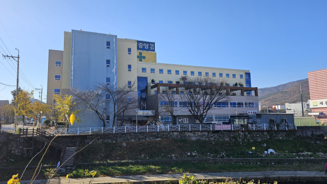 내년 3월 양산성모병원으로 정식 개원하는 구 웅상중앙병원 전경. 김태권·이경민 기자