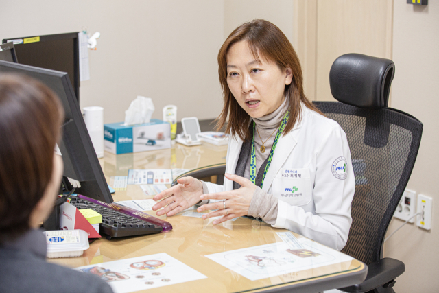 폐동맥고혈압은 처음 진단 시점에 얼마나 빨리, 충분하게 환자 상태를 개선해 주느냐가 장기 예후를 좌우한다. 부산대병원 최정현 순환기내과 교수는 “조기 진단은 예후를 바꾸는 핵심”이라며 “이전보다 쉽게 피곤하거나 가벼운 활동에서도 숨이 찬다면 반드시 진료를 받아야 한다”고 강조했다. 부산대병원 제공