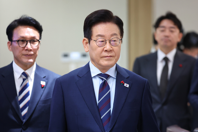 이재명 대통령이 2일 용산 대통령실에서 열린 국무회의에 입장하고 있다. 연합뉴스