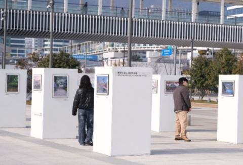부산시설공단, 북항친수공원서 야외 사진전 개막