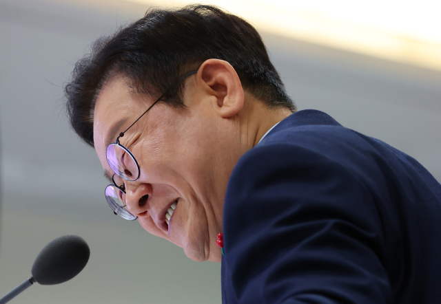 이재명 대통령이 2일 용산 대통령실에서 열린 국무회의에서 토론을 주재하고 있다. 연합뉴스