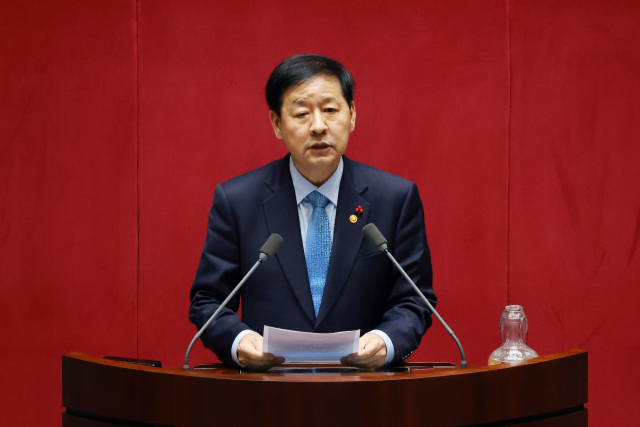 구윤철 부총리 겸 기획재정부 장관이 2일 국회 본회의에서 법인세법 일부개정법률안과 교육세법 일부개정법률안 제안설명을 하고 있다. 연합뉴스