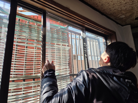 부산중구노인복지관 분관, 주거취약계층 어르신 덧유리 설치 지원