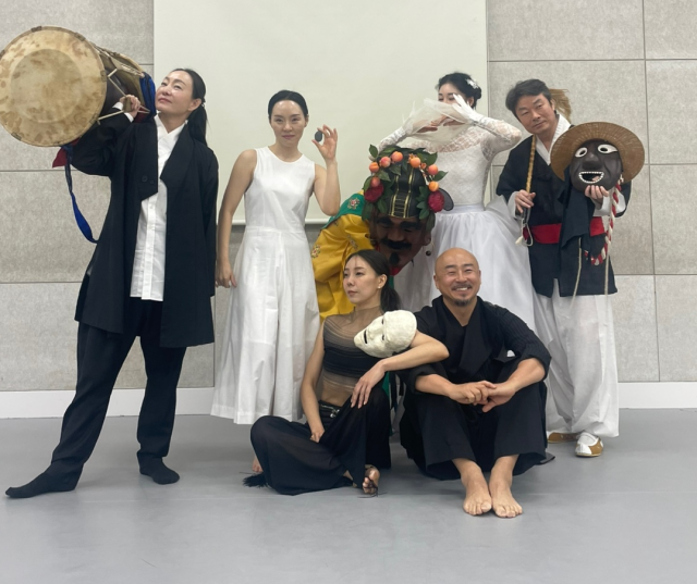 부산시립무용단 ‘홀로홀춤’ 특별 공연에 출연하는 수·차석단원들. 부산시립무용단 제공