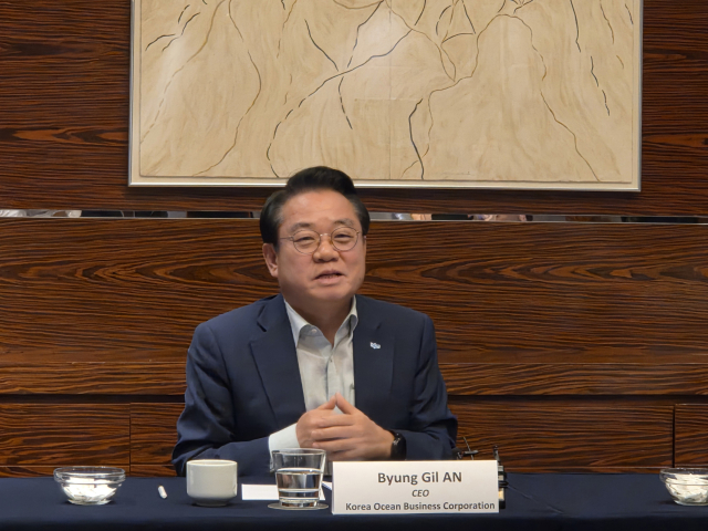 안병길 한국해양진흥공사 사장이 지난 3일 해진공 싱가포르 지사 개소식이 열린 더 웨스틴 싱가포르 호텔에서 기자 기자간담회를 진행하고 있다. 공동취재단 제공