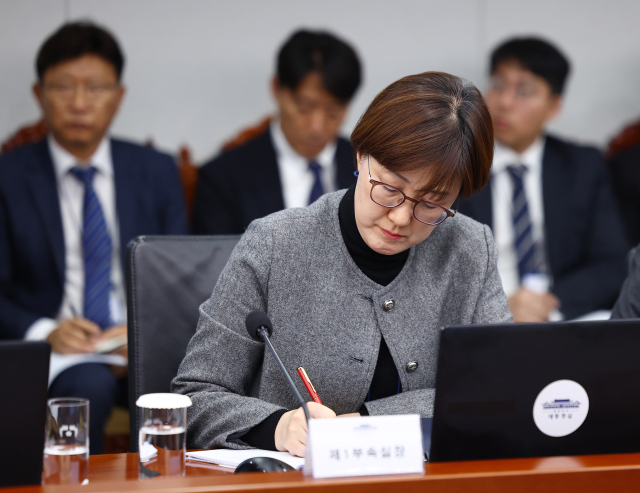 김현지 제1부속실장이 지난달 13일 용산 대통령실에서 열린 수석보좌관회의에 참석한 모습. 연합뉴스