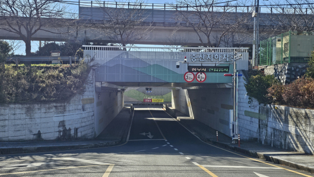 양산시가 경부선 증산지하차도를 활용해 황산공원 진입도로를 개설하기로 했다. 김태권 기자