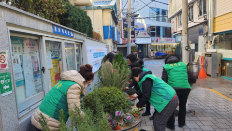 부산 중구 광복동 새마을 부녀회, 겨울철 초화심기 활동 전개