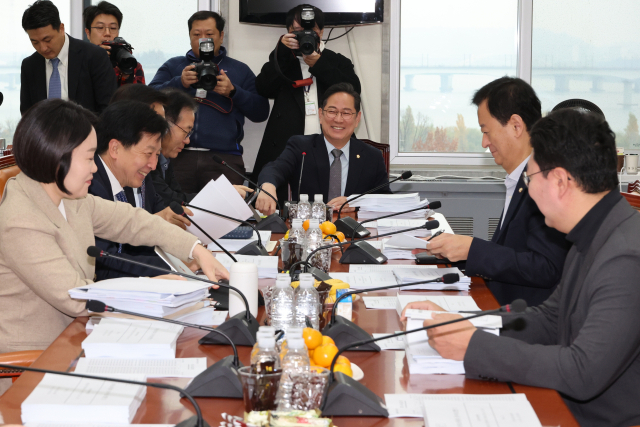 지난달 24일 서울 여의도 국회 기획재정위원회에서 조세특례제안법 개정안 등 안건을 심사하기 위한 조세소위원회의가 열리고 있다. 연합뉴스