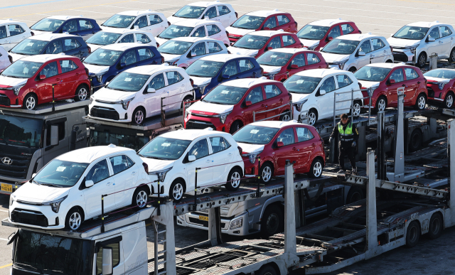 경기도 평택항에 수출용 자동차가 세워져 있는 모습. 연합뉴스