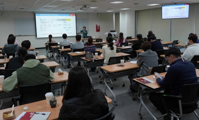 공영홈쇼핑은 3일과 5일 이틀간 MD(상품기획자)와 PD, 쇼호스트를 대상으로 방송심의 교육 및 테스트를 실시했다고 5일 밝혔다.