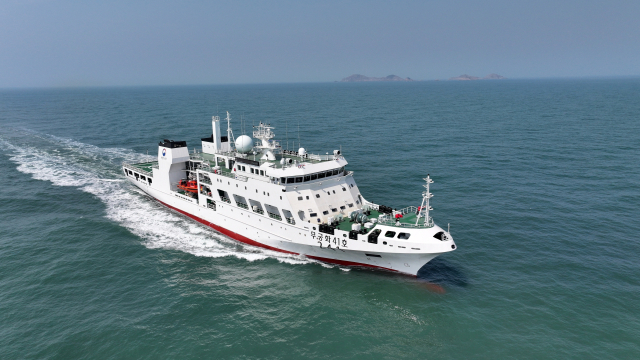 해양수산부는 5일 부산 남구 우암부두에서 4500t(톤)급 대형 국가어업지도선 ‘무궁화 41·42호’의 취항식을 열었다. 사진은 무궁화 41호. 헤수부 제공