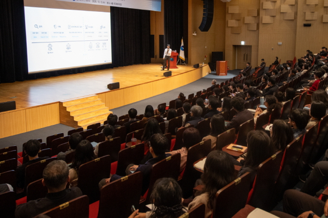 한국가스공사가 생성형 AI 서비스 플랫폼 오픈을 앞두고 직원들의 이해도와 전문성을 높이기 위한 내부 교육을 진행하고 있다. 가스공사 제공