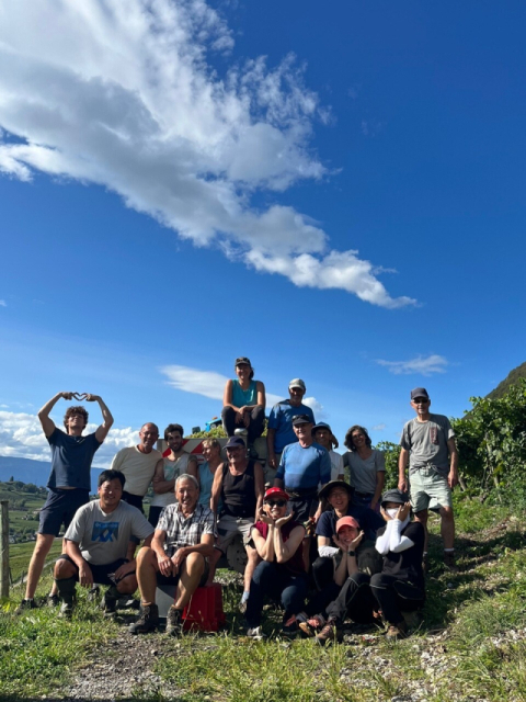 포도 농장 식구들과 자리를 함께했다.