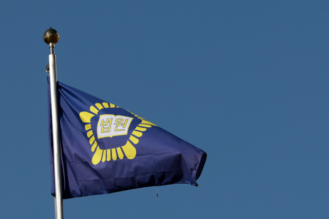 7일 서울 서초구 대법원. 더불어민주당이 연내에 내란전담재판부 도입, 대법관 증원, 법원행정처 폐지, 재판소원 도입 등 사법개혁 법안을 처리할 방침이다. 전국법관대표회의는 8일 정기회의를 열고 여당에서 추진 중인 '사법개혁'과 관련해 공식 입장을 표명할지 논의할 예정이다. 연합뉴스