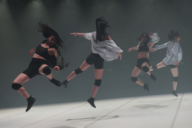 '노 매터'(No Matter) 3부작 중 세 번째 'Take Back the Night' 공연 모습. 팔레 드 페스티벌(칸) 제공