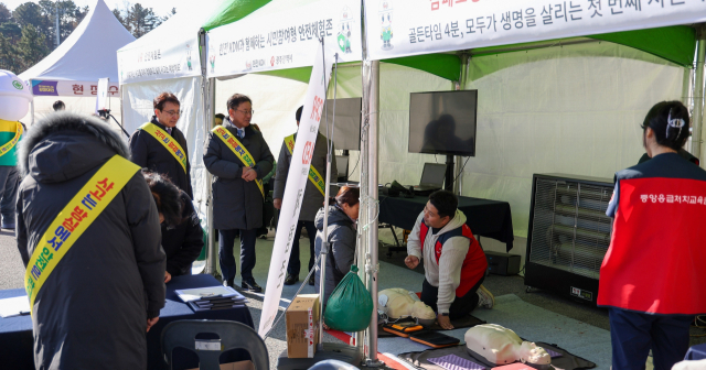 지역 축제 연계 ‘시민 참여형 안전 체험존’을 찾은 박상형 한전KDN 사장. 한전KDN 제공