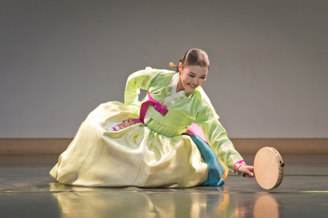 권명화류 소고춤을 추는 김정원. 춤소리 예술단 제공