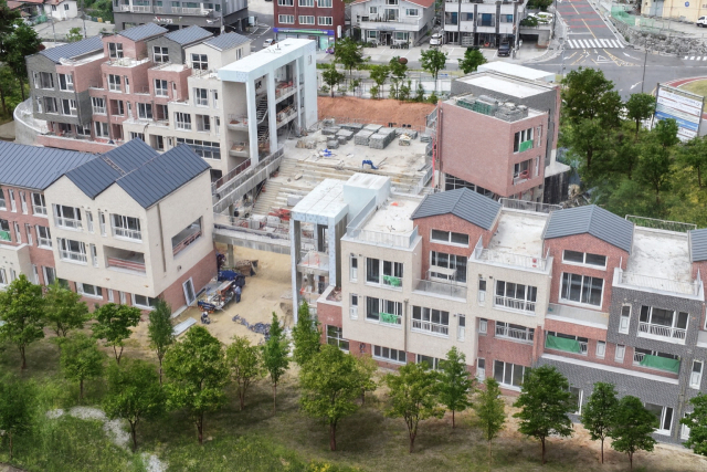 하동군이 전국 최초로 도입한 ‘정착형 0원 임대주택’ 단지 전경. 하동군 제공