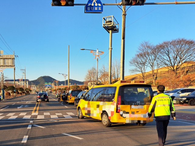 9일 오후 4시 6분 고성군 고성읍 고성박물관 앞 교차로에서 10대가 몰던 자전거가 맞은편에서 달려오던 승합차와 충돌했다. 독자 제공