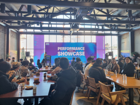 부산관광기업지원센터 성과공유회 단체사진(출처: 부산관광공사).